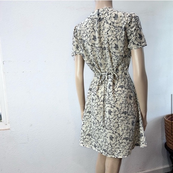 MISSGUIDED floral short sleeve dress - Picture 8 of 13